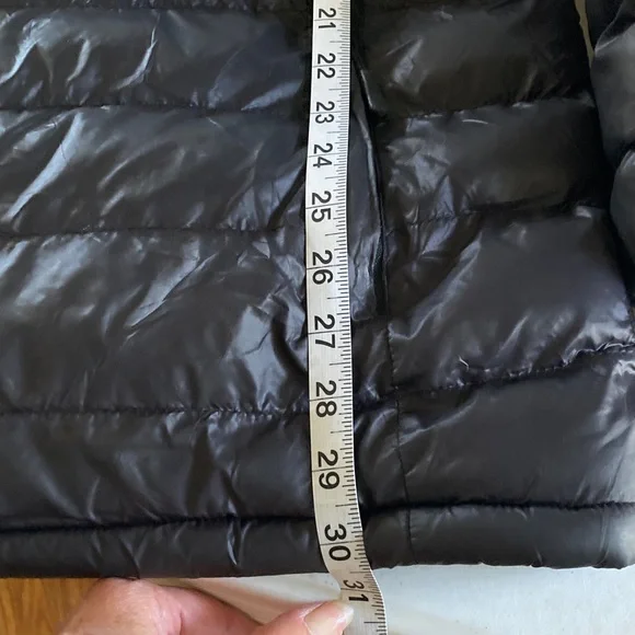The North Face Quilted Black Hooded Jacket - Picture 11 of 12